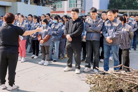 傲群刷業(yè)開展下半年消防實(shí)戰(zhàn)演練